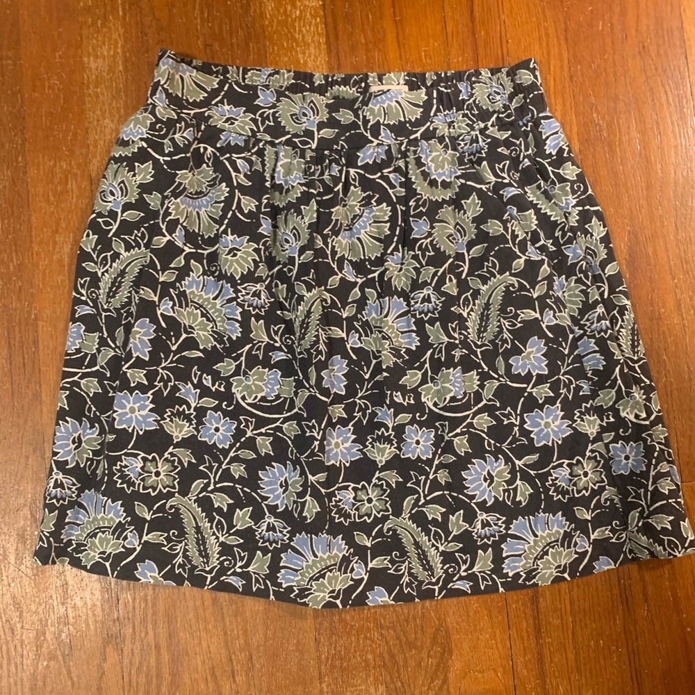 Loft outlet black/floral flair mini skirt